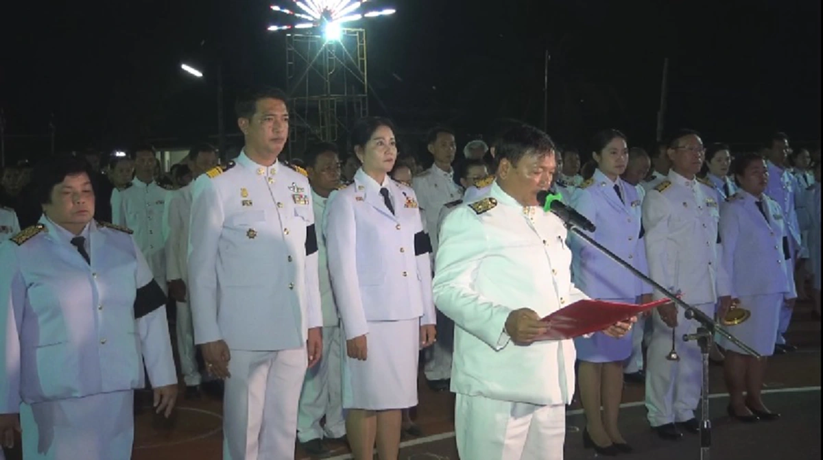 ด้วยใจภักดิ์!! ชาวเพชรบูรณ์  กว่า1พัน คน ร่วมถวายความอาลัย ในหลวงร.9 พร้อมแปรอักษรเป็นรูปแห่งประวัติศาสตร์ ถวายสศตมวาร 100 วัน 