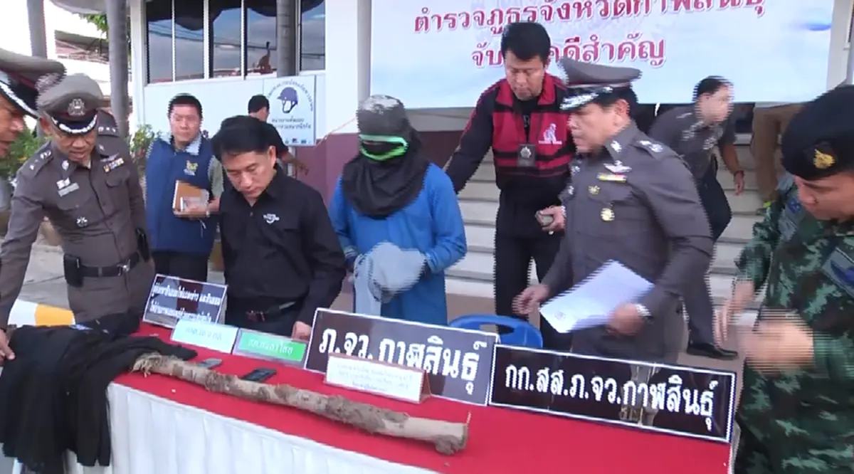 ชาวบ้าน แห่สาปแช่ง!! รวบแล้ว "ไอ้น้อย" ฆ่าโหดแม่ม่ายสาว - ทำร้ายเด็ก 4ขวบปางตาย ได้ฟังคำสารภาพเป็นใครก็รับไม่ได้!!