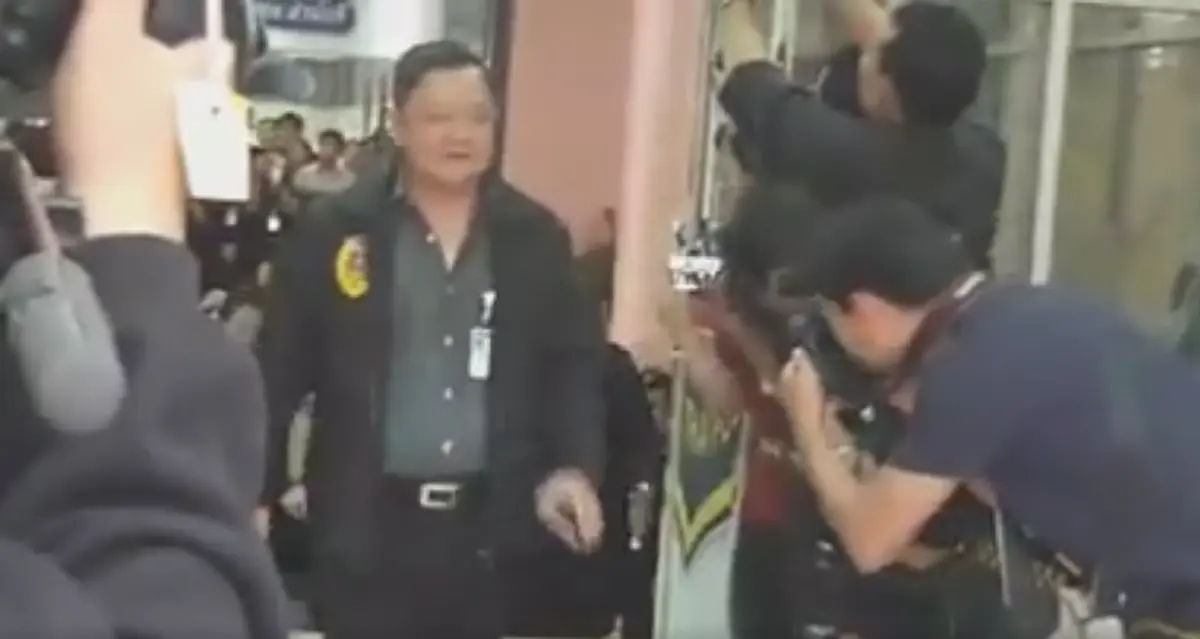 ไม่ผิด จะกลัวทำไม!! "เบนซ์ เรซซิ่ง" พบตำรวจแล้ว เคลียร์ปมฉาวโยงฟอกเงิน เครือข่ายค้ายา "ไซซะนะ" ด้วยสีหน้าไร้กังวล!!