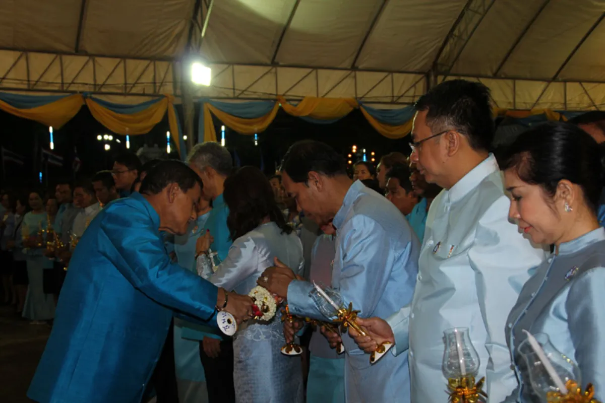 พลังแห่งความจงรักภักดีของ พสกนิกร ชาวไทย ...ที่กองกำลังชั่วร้ายก็ไม่อาจขวางกั้น (มีภาพ)