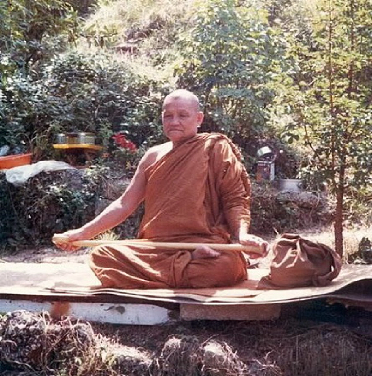 ตอกกลับจนหน้าหงาย! เมื่อ"วัยรุ่น"ทะเล่อทะล่ามาสู่รู้เรื่องของพระ ... เจอ "หลวงพ่อชา" สวนกลับประโยคนี้ประโยคเดียว ถึงกับอับอายขายขี้หน้า!!