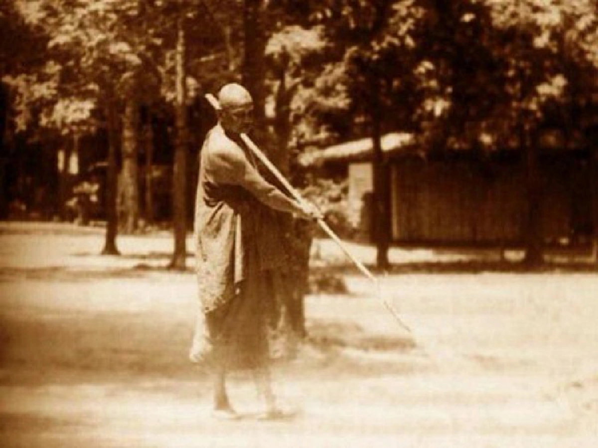 ตอกกลับจนหน้าหงาย! เมื่อ"วัยรุ่น"ทะเล่อทะล่ามาสู่รู้เรื่องของพระ ... เจอ "หลวงพ่อชา" สวนกลับประโยคนี้ประโยคเดียว ถึงกับอับอายขายขี้หน้า!!