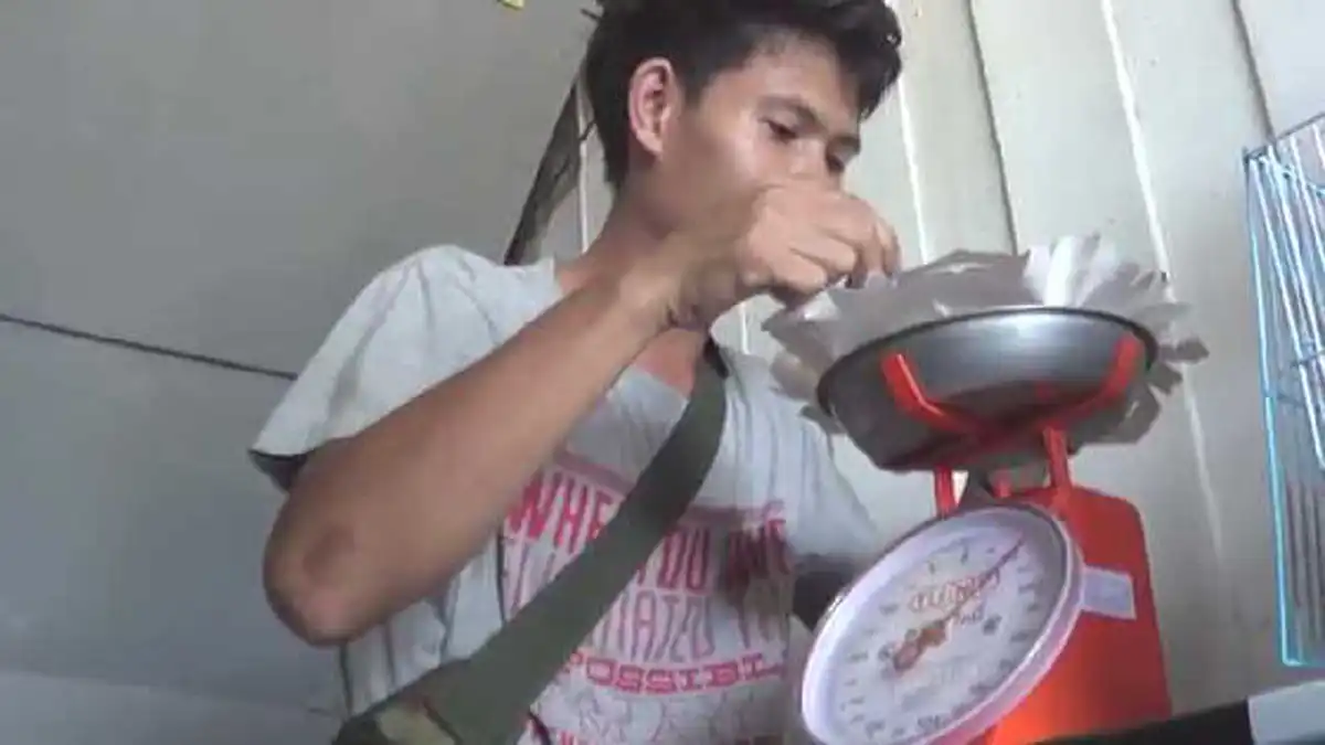 อร่อยแบบแปลกๆ!!!เคยกินมั้ยข้าวผัดใส่กรงนก ใส่ตาชั่ง ใส่พลั่วตักดิน ตะกร้า!!วัดใจกันเลยใครจะได้อะไรใส่เป็นภาชนะรองมาให้กิน (มีคลิป)