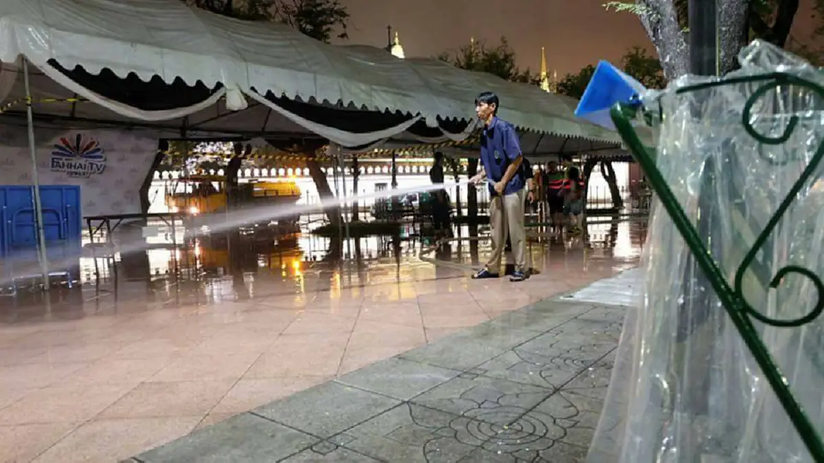 หยุุดเอาเปรียบปชช.!!! "สุวพันธุ์" ปัดขรก.แทรกคิวกราบพระบรมศพ  ย้ำห้ามใช้สิทธิ์พิเศษทำคนรอเดือดร้อน พร้อมยกเลิกแผนปิดถนน 27 สายรอบสนามหลวง