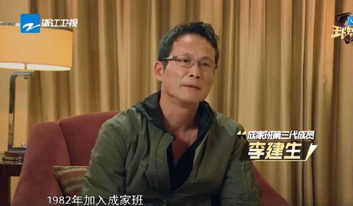  น้ำตาลูกผู้ชาย !!! เฉินหลง หลั่งน้ำตาแห่งความยินดี หลังทีวีจีนจัดเซอร์ไพรส์ พาทีมสตั๊นต์รุ่นแรกมาเจอกับเขาในรายการ !?! (คลิป)