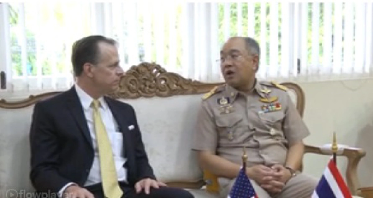 แฉแหลก!!!...คนไทยตื่น "ทูตสหรัฐฯ" เยือนจ.พังงา สงสัยดูพื้นที่รบทะเลอันดามัน???
