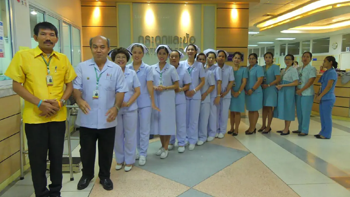 ธรรมะสวัสดี! รพ.ธรรมศาสตร์เฉลิมพระเกียรติ ผุดไอเดียสุดเจ๋ง! "สวดมนต์รอหมอ" จิตใจสงบได้จริง