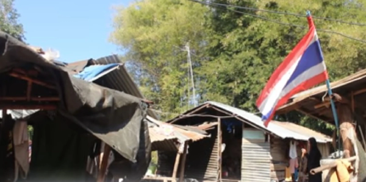 ชีวิตจริงยิ่งกว่าละครเศร้า!!! "น้องเมย์" ด.ญ.วัย 13 สู้ชีวิตครอบครัวสุดลำบากอาศัยกระท่อมผุพังบังแดดฝนครูเห็นแล้วถึงกับวอนน้ำใจช่วยเหลือด่วนๆ