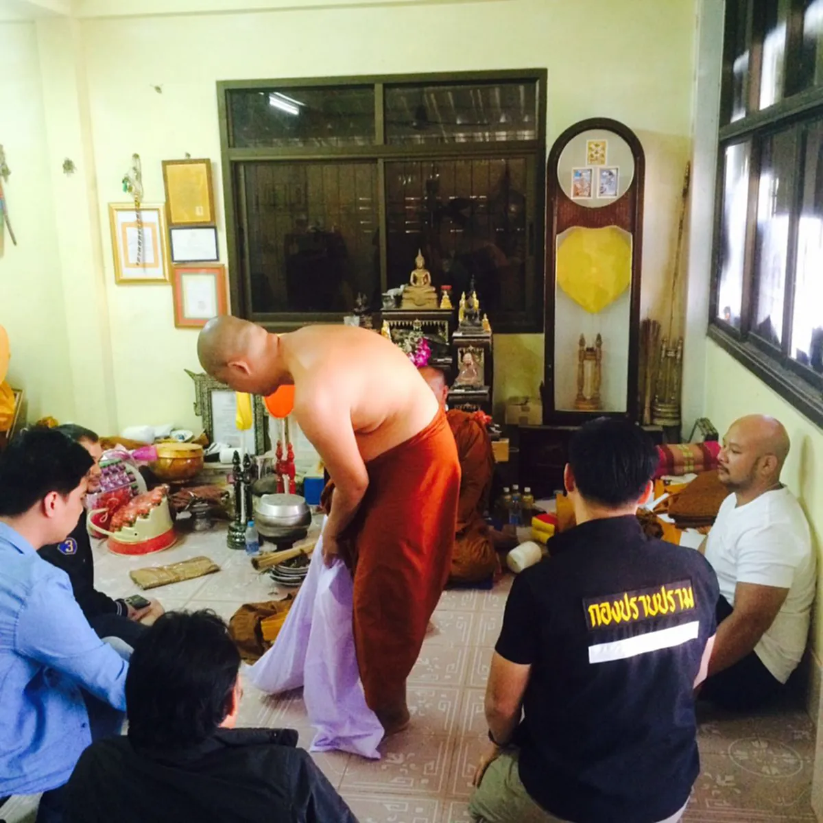 โล้นชั่ว!!!แอบอ้างเบื้องสูงออกหากินหลอกต้มชาวบ้านหลังหนีคดีจากนครปฐมสุดท้ายจนมุมโดนจับได้!!ทำกันเป็นขบวนการเป็นขั้นเป็นตอน