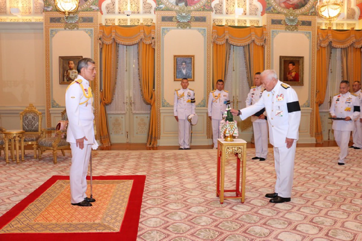 สมเด็จพระเจ้าอยู่หัวมหาวชิราลงกรณ บดินทรเทพยวรางกูร พระราชทานพระบรมราชวโรกาสให้ พลเอก เปรม ติณสูลานนท์ เข้า เฝ้าฯ  ถวายสัตย์ปฏิญาณ