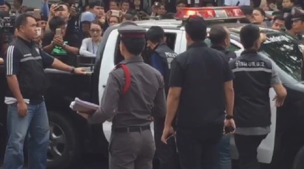 โคตรระทึก !!!  ทำแผน"ไอ้ต้อม" ฆาตกรโหดฆ่าแทงคอ "ชาวบ้าน" รุมประชาทัณฑ์  ตำรวจห้ามไม่ไหว  (มีคลิป)