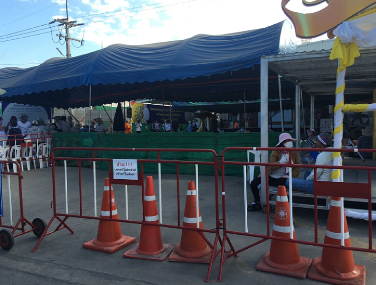 เมืองปลอดกฎหมาย?? ศิษย์วัดธรรมกายเมินจนท.รื้อถอนจัดเต็มอีกกางเต๊นท์ยาวติดเพิ่มสแลนเขียวทึบ เข้มรปภ.เข้า-ออกไร้วี่แววตร.บุกระลอกใหม่ !!?!!