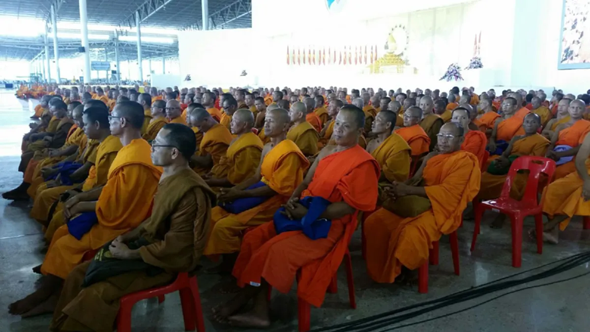 เสื่อม???...ระดมพระอีสาน ปกป้องงัดข้อกระบวนการยุติธรรม "ธัมมชโย" ผิดไม่ได้ เท่ากับทำหมันพุทธศาสนา(มีคลิป)
