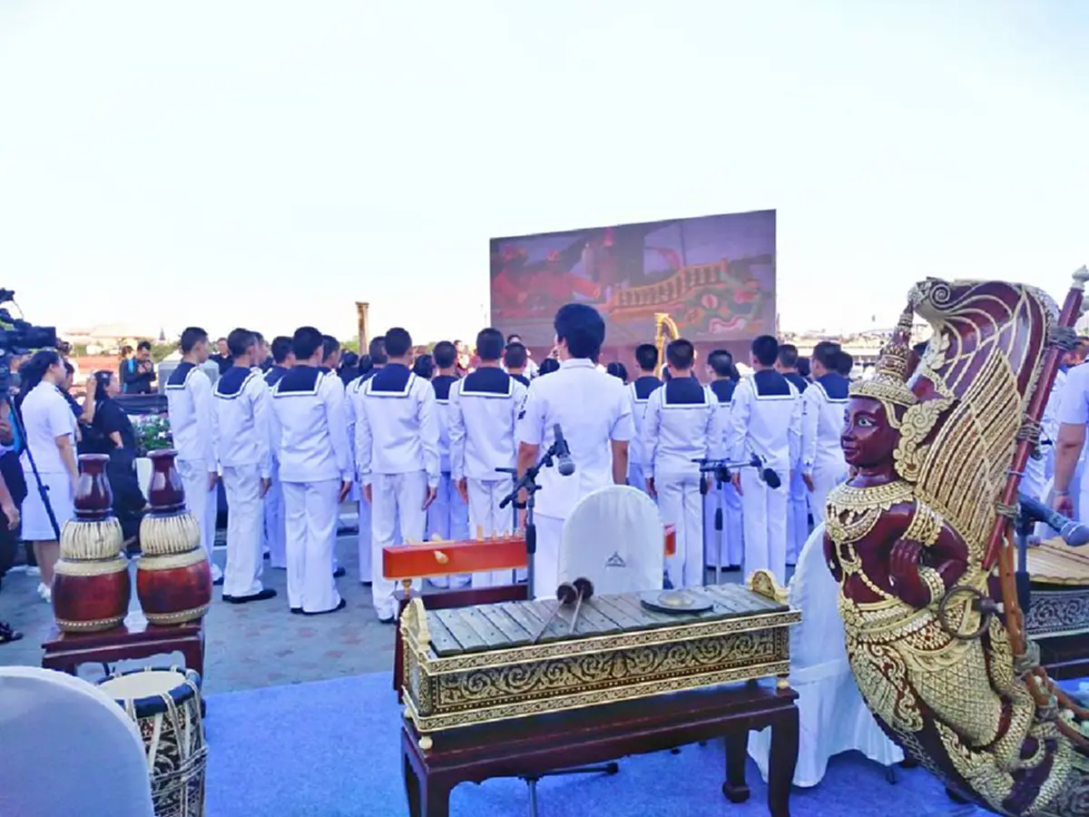 จากคงคาสู่มหานที  !!! ภาพชุดสุดยิ่งใหญ่ แสดงความอาลัย ในหลวงรัชกาลที่9 ...ขบวนเรือพระราชพิธีบารมีแห่งสายน้ำ (มีภาพ)