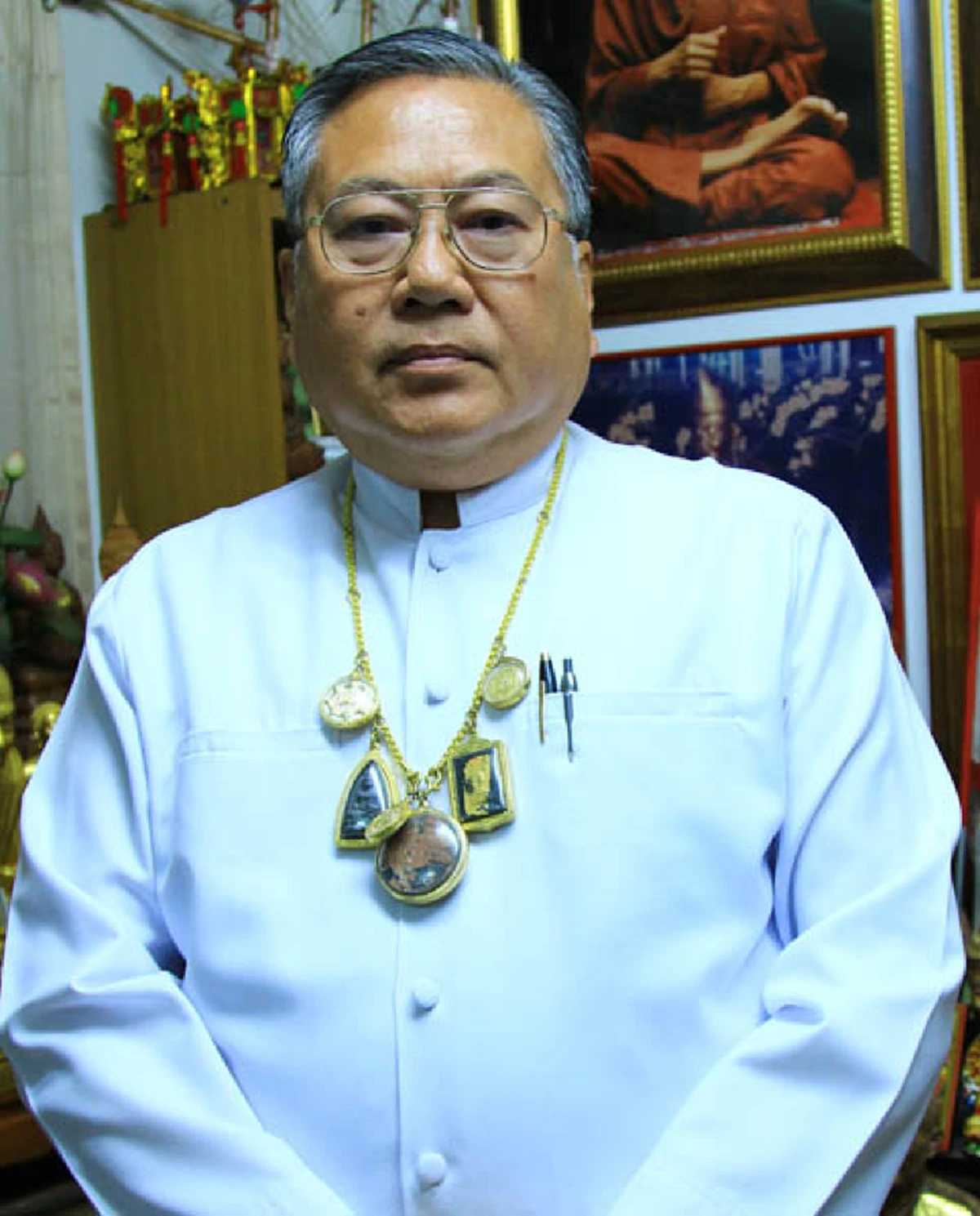 อย่าเอาประชาชนเป็นโล่!!! "ซินแสชื่อดัง" เตือน "พระธัมมชโย" ให้รีบมอบตัว ก่อนจะเกิดเหตุปะทะ ชี้หนีออกจากวัดเรียบร้อยแล้ว??
