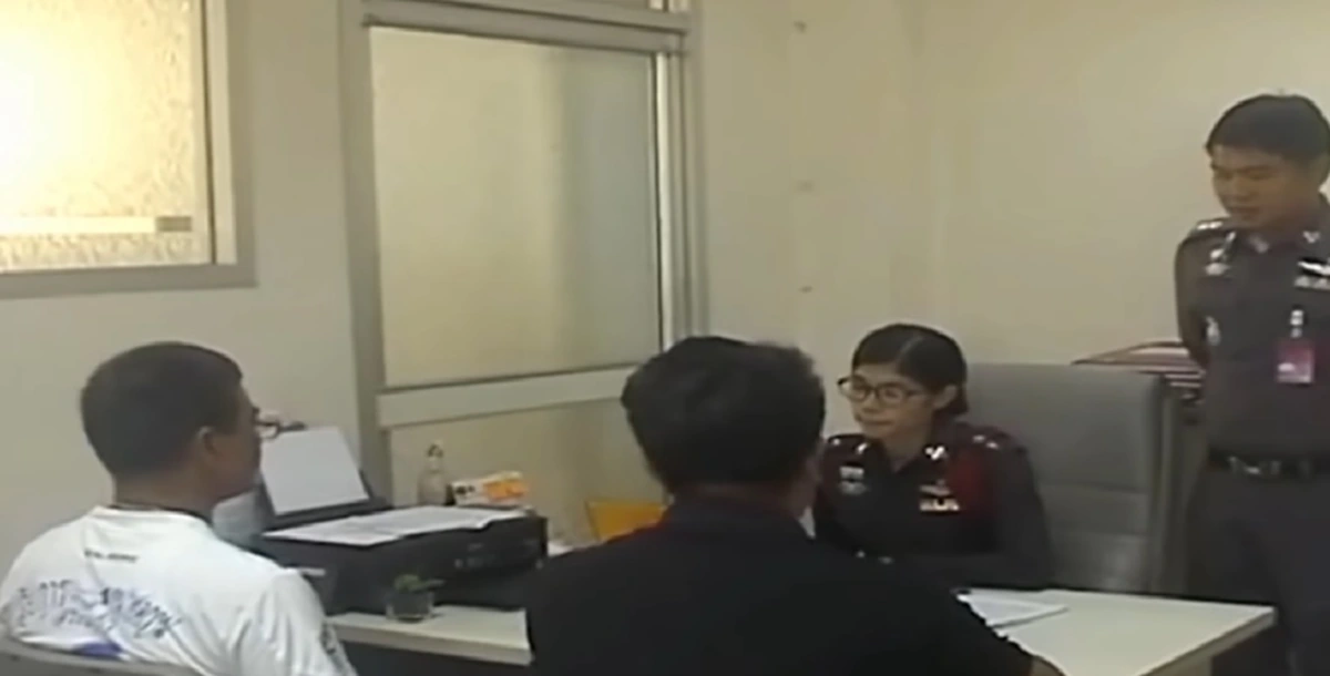 หูย..แค่คำพูดก็รู้เลย!!! ครูสระแก้วถูกผู้ปกครองฟ้องถีบหน้าเด็กม.2โผล่มอบตัว อ้างแกล้งๆ หยอกเพราะถ้าทำจริงคอคงหักไปแล้ว??