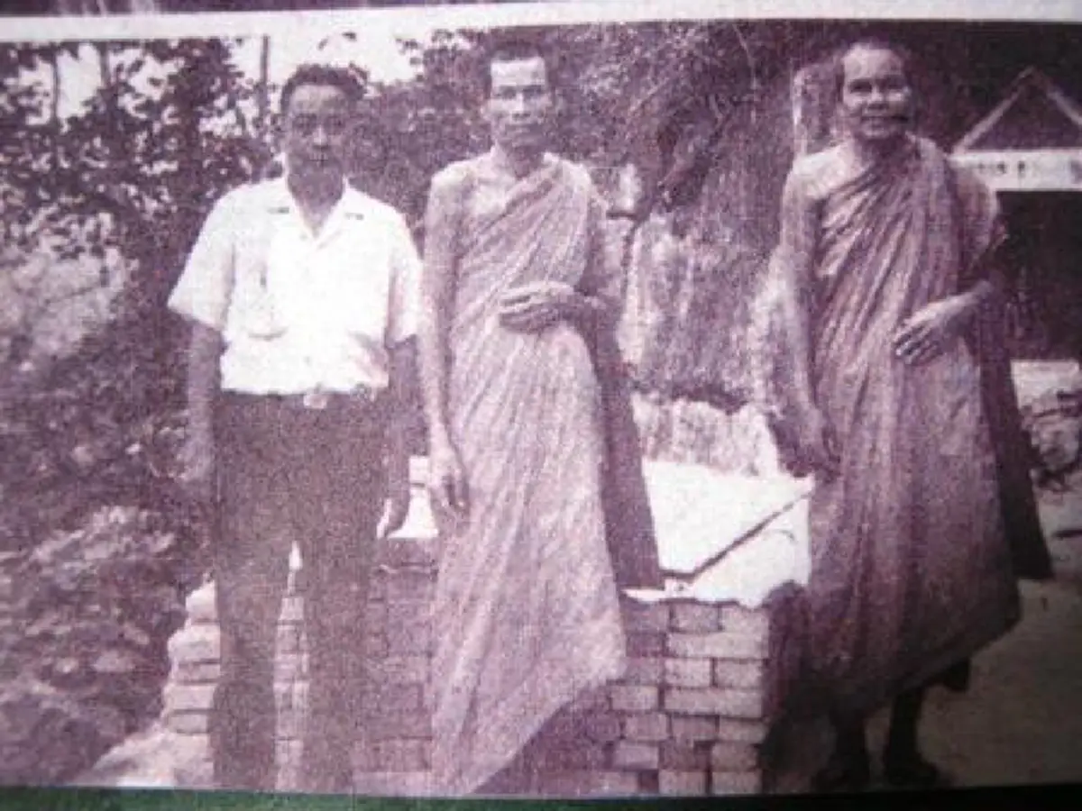 อาลัยพ่อท่านฉิ้น เจ้าอาวาสองค์แรกวัดเมืองยะลา สายตรงรูปสุดท้ายสร้างหลวงปู่่ทวด  เหยียบกับระเบิดก็ยังรอด  โดนยิงก็ไม่เข้า