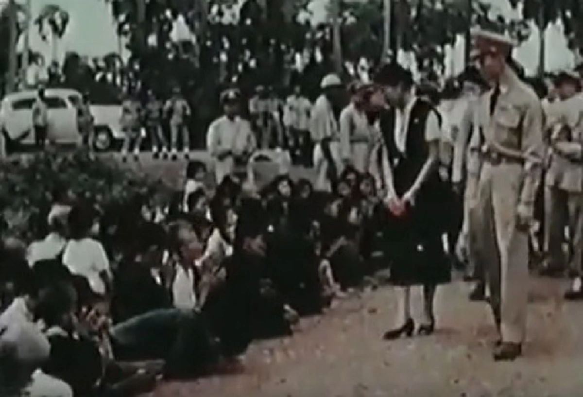 นานวัน..ยิ่งคิดถึงพ่อ!!ซาบซึ้งน้ำตารินคลิปภาพข่าว "ในหลวงร.๙ "ทรงขับรถพระที่นั่งด้วยพระองค์เอง เยี่ยมผู้ประสบอัคคีภัยตลาดบ้านโป่ง ราชบุรี