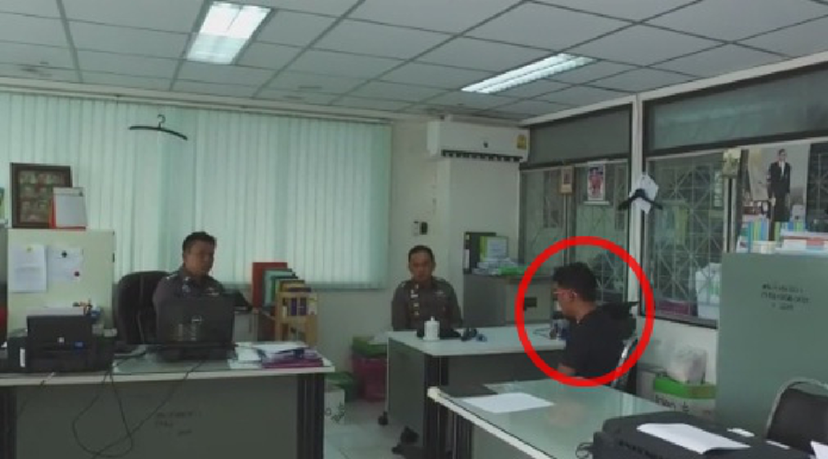 สังคมไทยว่าไง !!! หนุ่มเคเอฟซีโผล่มอบตัว ขับเก๋งชนพนักงานกวาดถนนดับคาที่ ฟังเหตุผลอ้างแล้วยิ่งช้ำใจมีคนแบบนี้ !?!
