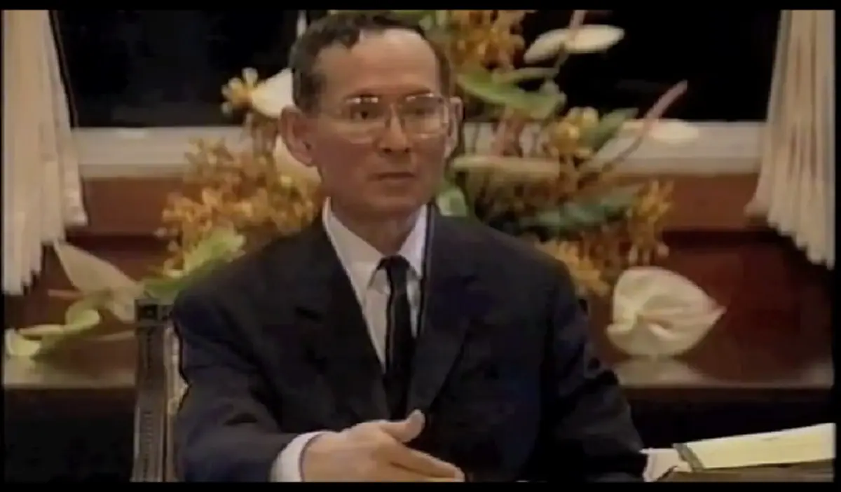 เรื่องเล่าสุดซาบซึ้ง!...เมื่อครั้งในหลวงเสด็จในวันเฉลิมพระชนมพรรษา พ.ศ.๒๕๓๐ ...ขอพระองค์ทรงพระเจริญ...
