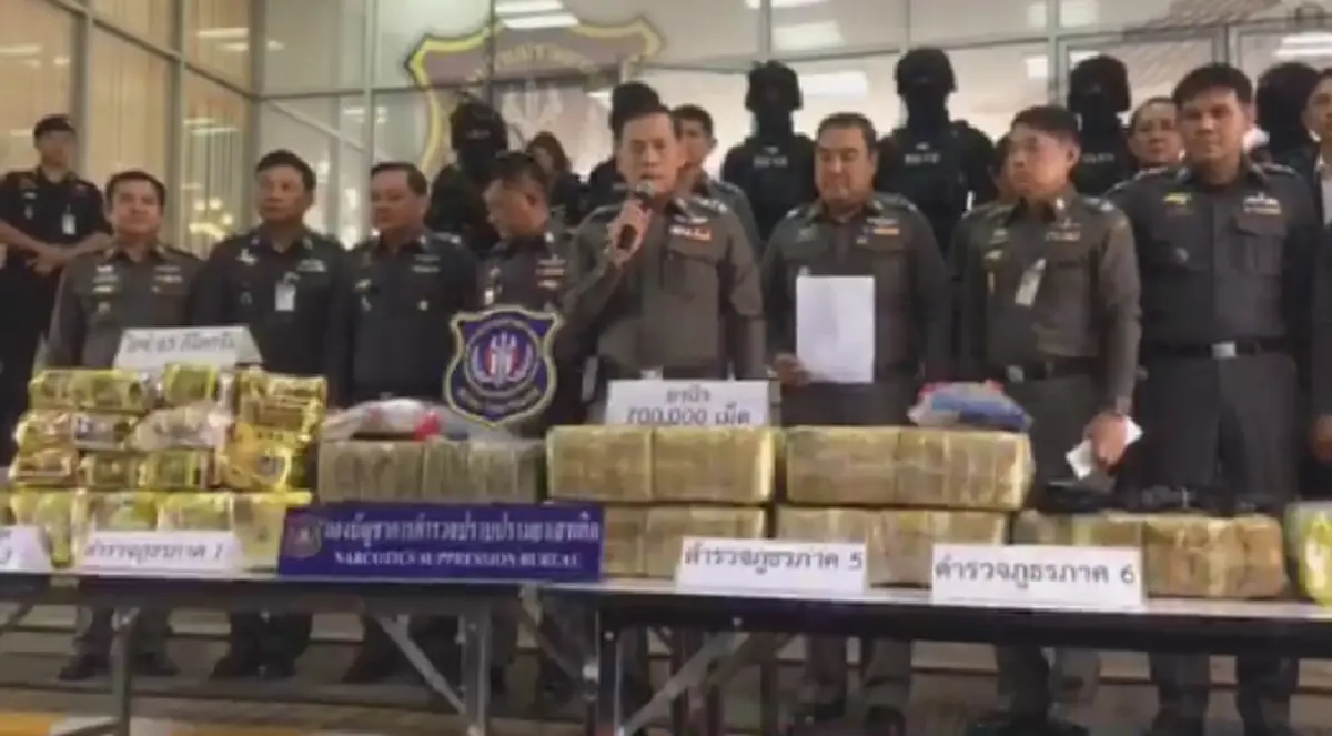 แก๊งค้ายาหวังตบตาเจ้าหน้าที่แต่ไม่เนียน !! ตำรวจ บช.ปส.จับยาบ้า 7 แสนเม็ด ไอซ์ 65 กิโล ซุกรถบรรทุกข้าวสาร คาด่านX-rayจ.แพร่ !!