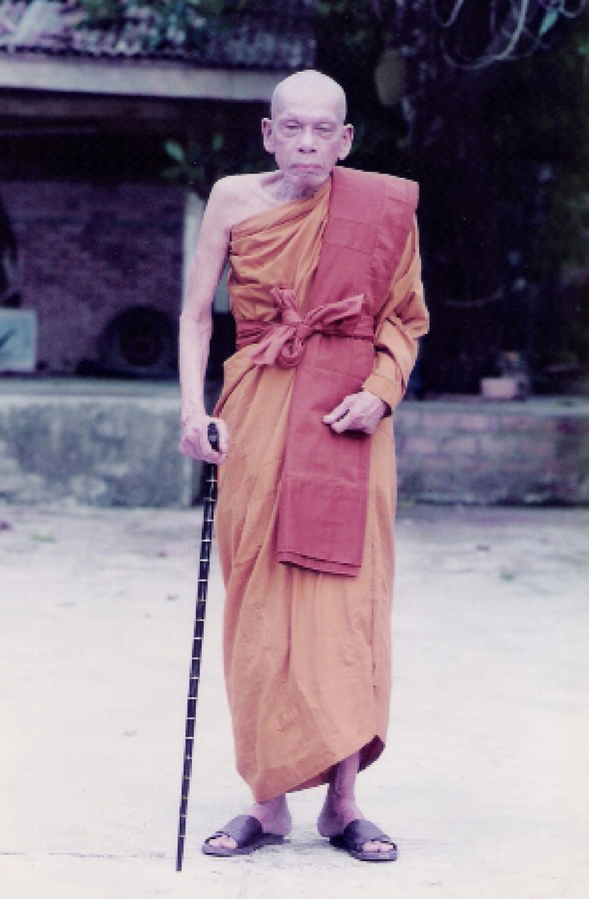 อัศจรรย์แท้!! "หลวงพ่อภัทร" ขอบารมี"แม่ธรณี"ยึดศัตรูไม่ให้ลุก!!! ใช้สะกดโจรปล้นกฐินให้นั่งนิ่งดุจไร้วิญญาณ