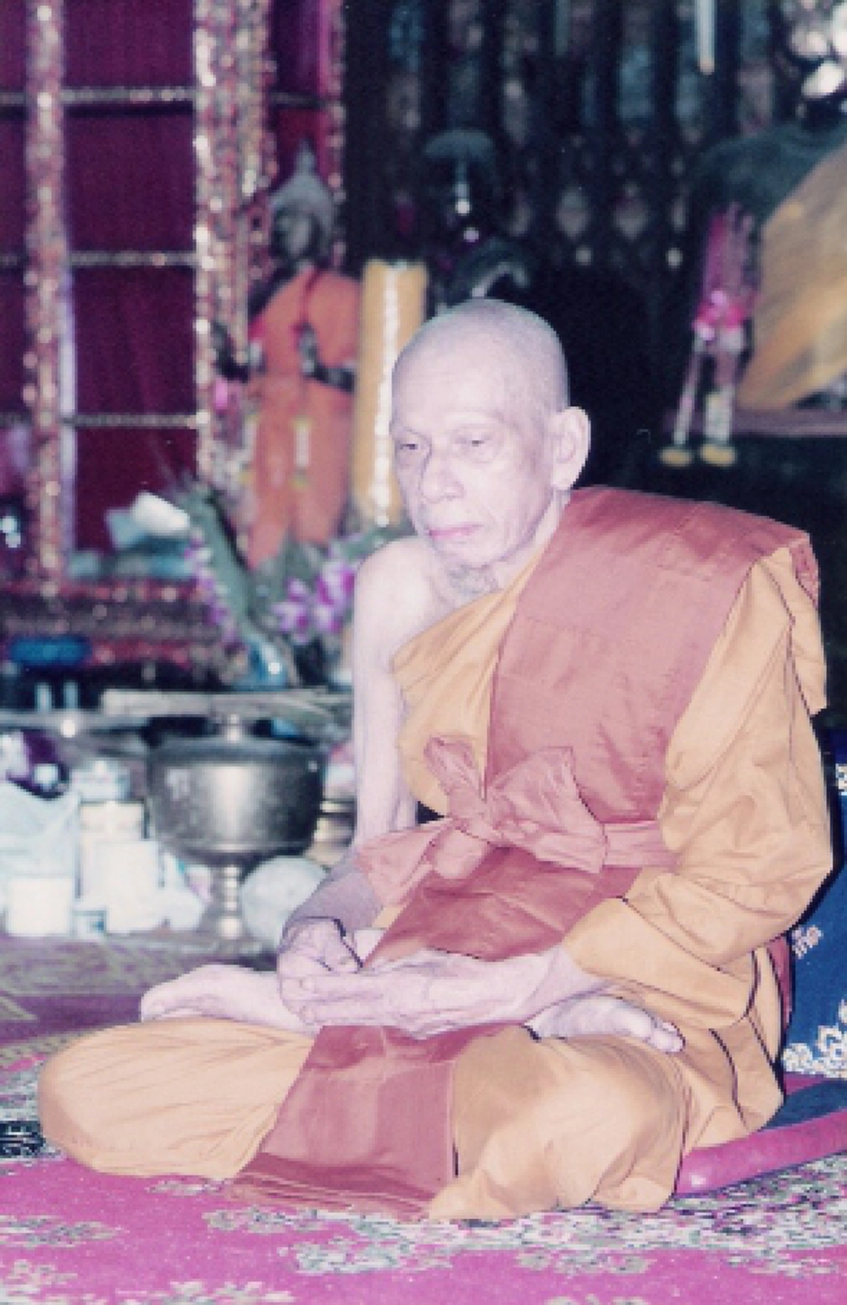 อัศจรรย์แท้!! "หลวงพ่อภัทร" ขอบารมี"แม่ธรณี"ยึดศัตรูไม่ให้ลุก!!! ใช้สะกดโจรปล้นกฐินให้นั่งนิ่งดุจไร้วิญญาณ