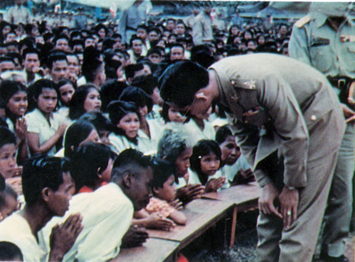 เมื่อครั้งในหลวงรัชกาลที่ 9 เสด็จเยี่ยมเยือนราษฎร ในภาคอีสานเป็นภูมิภาคแรก พ.ศ. 2498 (ภาพชุด+รายละเอียด)