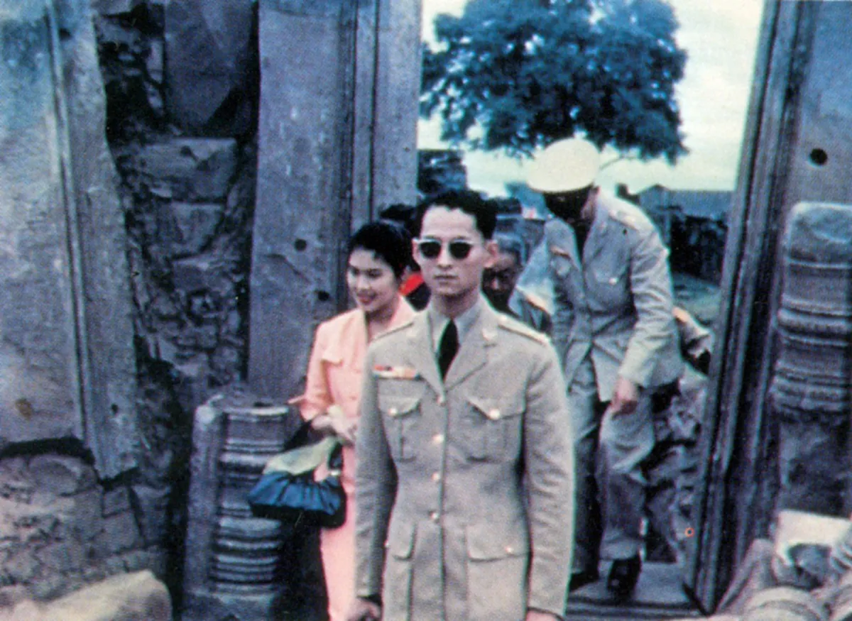 เมื่อครั้งในหลวงรัชกาลที่ 9 เสด็จเยี่ยมเยือนราษฎร ในภาคอีสานเป็นภูมิภาคแรก พ.ศ. 2498 (ภาพชุด+รายละเอียด)