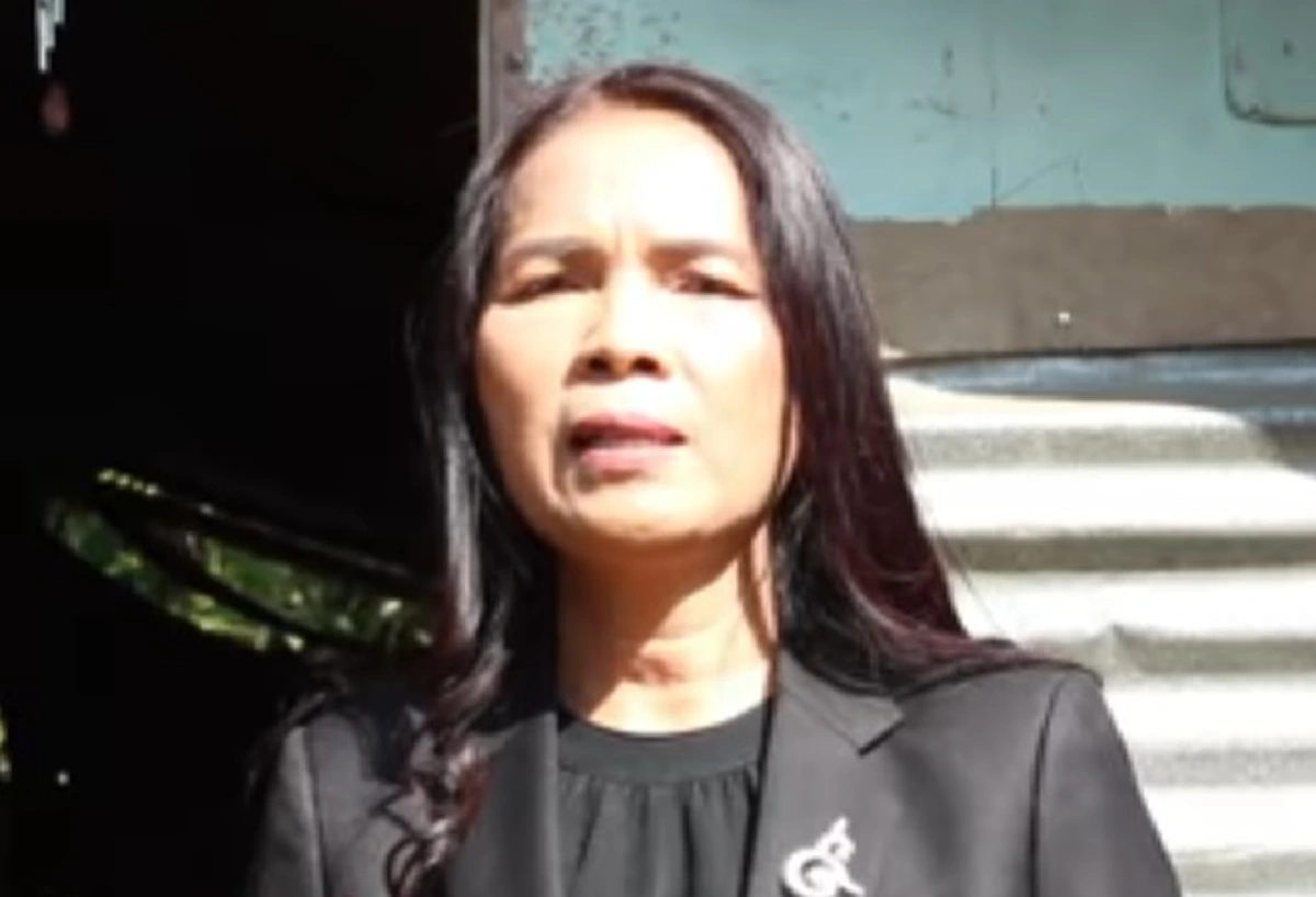 ชีวิตจริงยิ่งกว่าละครเศร้า!!! "น้องเมย์" ด.ญ.วัย 13 สู้ชีวิตครอบครัวสุดลำบากอาศัยกระท่อมผุพังบังแดดฝนครูเห็นแล้วถึงกับวอนน้ำใจช่วยเหลือด่วนๆ