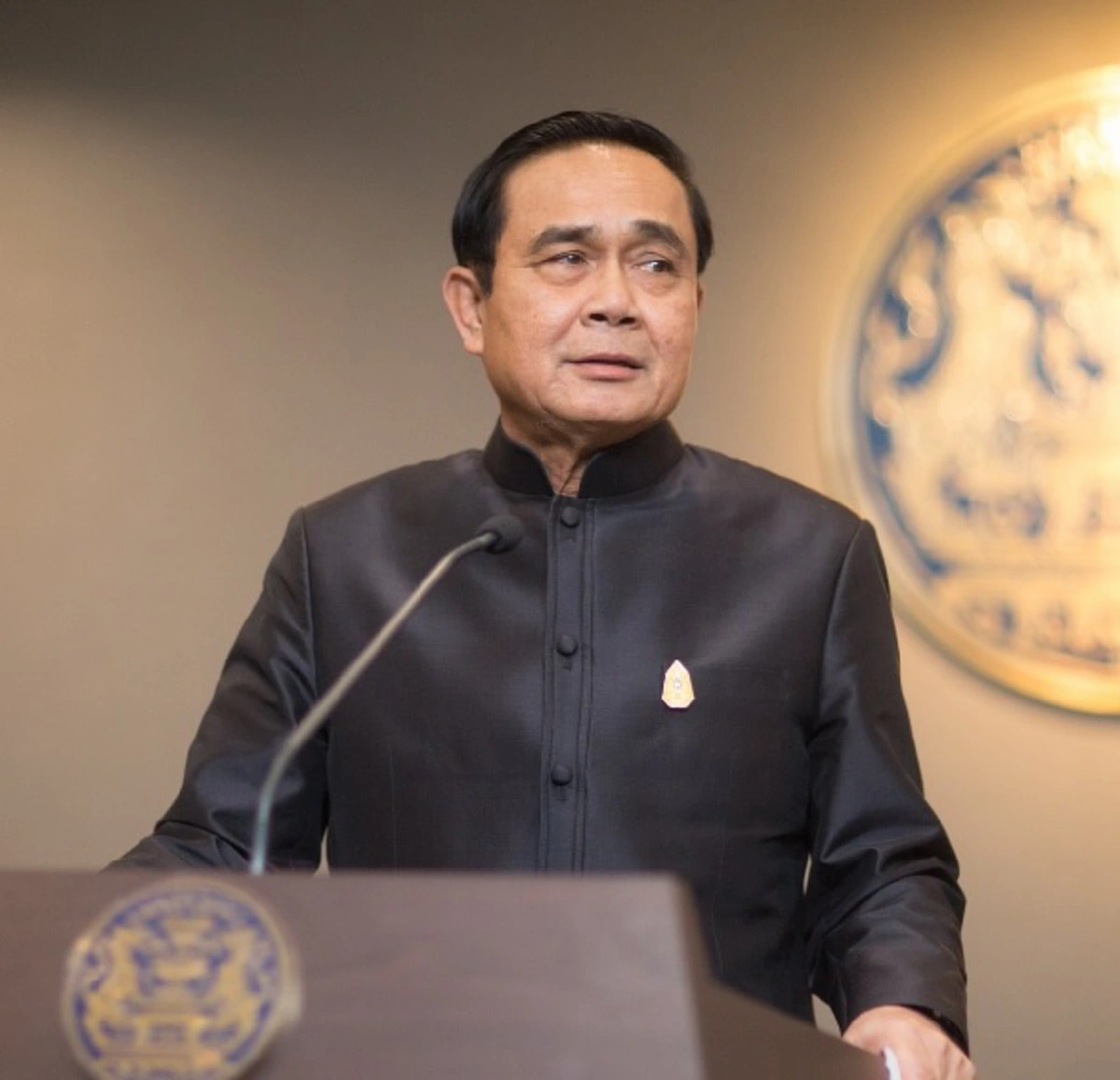 พลาดเลย..มีงานอย่างนี้ด้วย!!! "นายกฯลุงตู่" สละของรักส่วนตัวประมูลหารายได้ ขนาดไม่แจ้งล่วงหน้าคนยังตรึมคลองผดุงฯ ชัดเลยสิ้นปี59แล้วแต่กระแสยังแรงสุดๆ