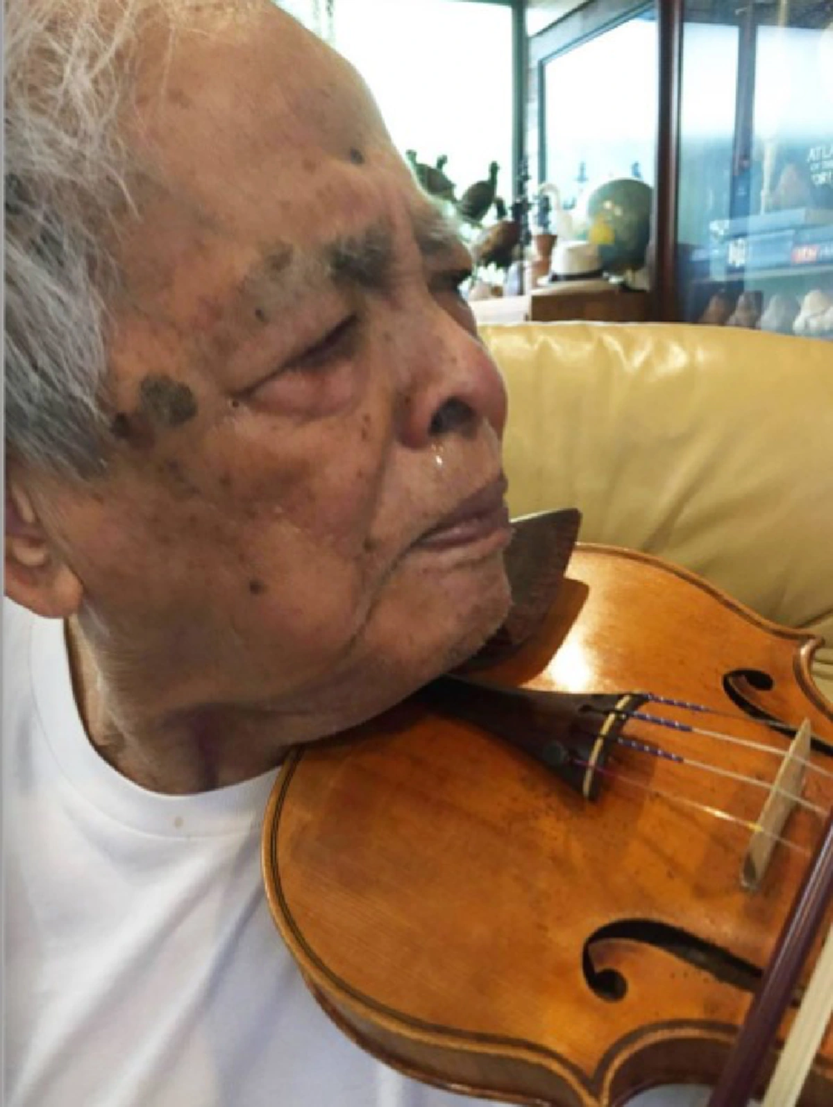 ที่สุดแห่งความสูญเสีย!! "ศ.ระพี สาคริก" ร่ำไห้ขณะเดี่ยวไวโอลินบทเพลงพระราชนิพนธ์ถวายอาลัยองค์พ่อหลวง