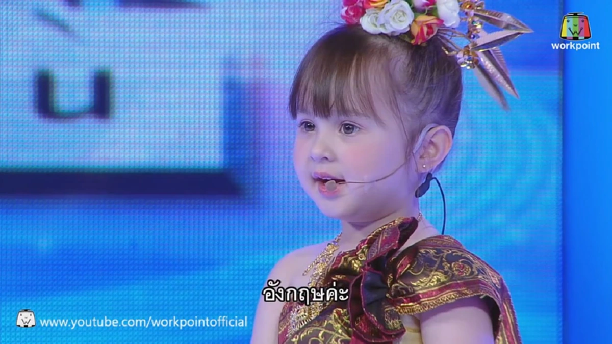 น่ารักมว๊ากก!! "น้องจัสมิน" ลูกครึ่งอังกฤษหัวใจอีสานวัย4ขวบ โชว์ลีลาควงสากตำส้มตำประกอบเพลง บอกเลยว่าใครได้ดูระวังจะหลงรัก!!! (ชมคลิป)