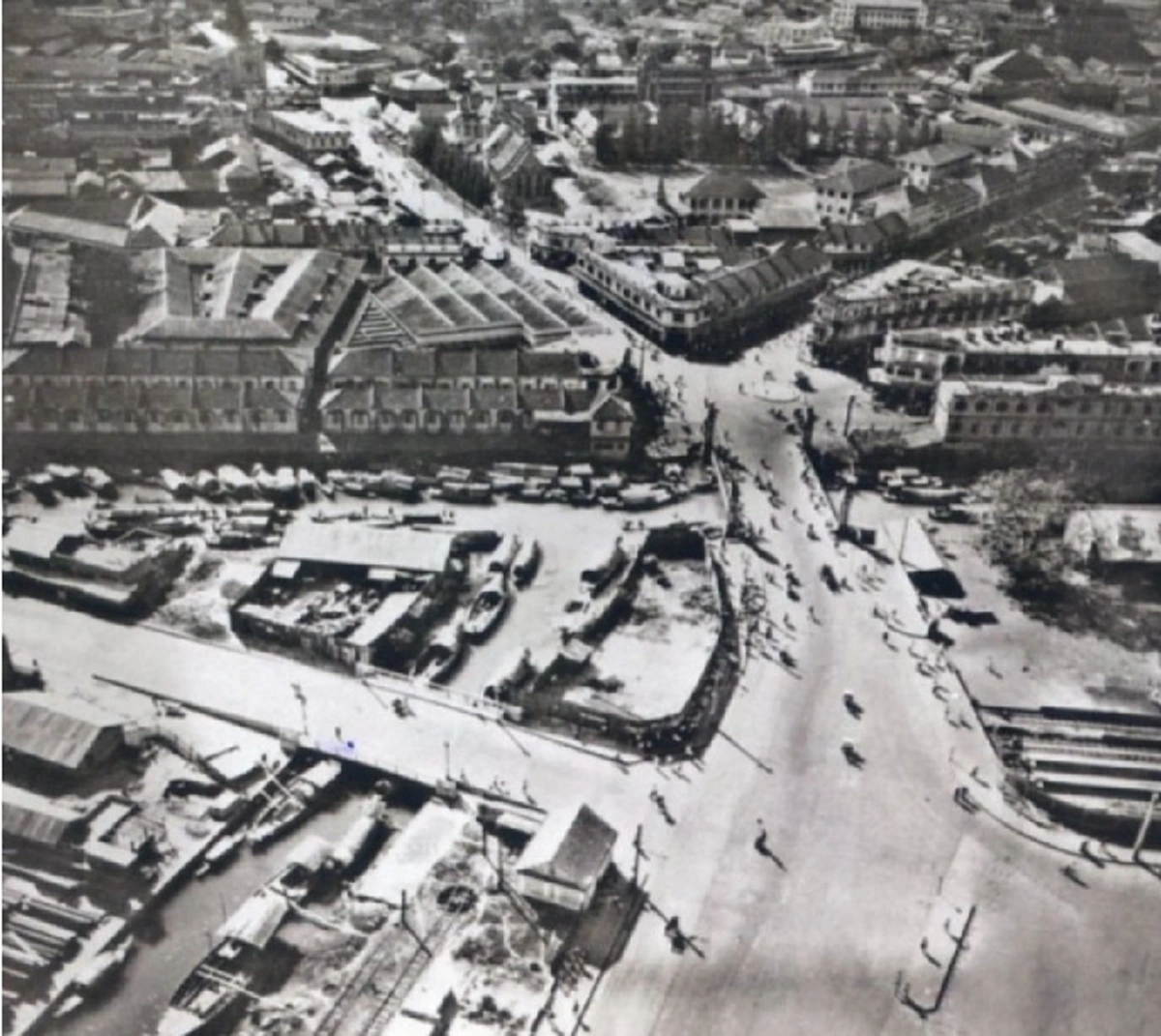 เปิดกรุ !!  "ภาพเมืองกรุงแสนวุ่นวาย" ในสมัยที่ถนนโล่งจน "ชาวสยาม"  ไม่รู้จักคำว่า "รถติด" (ชมภาพ)