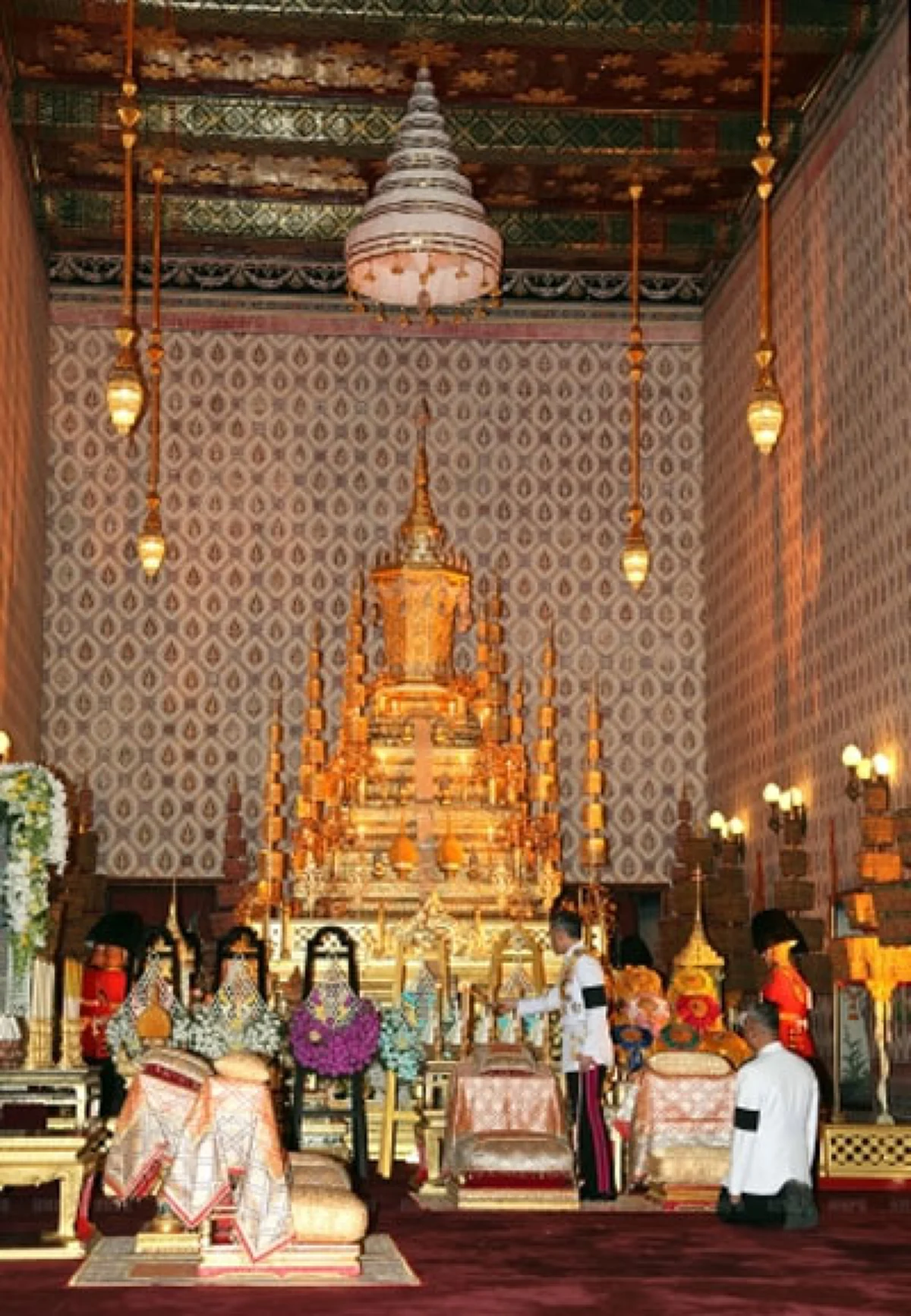 คลังประวัติศาสตร์!!! การถวายหน้ากากทองคำ และหักหวี ในพิธีสรงน้ำพระบรมศพ