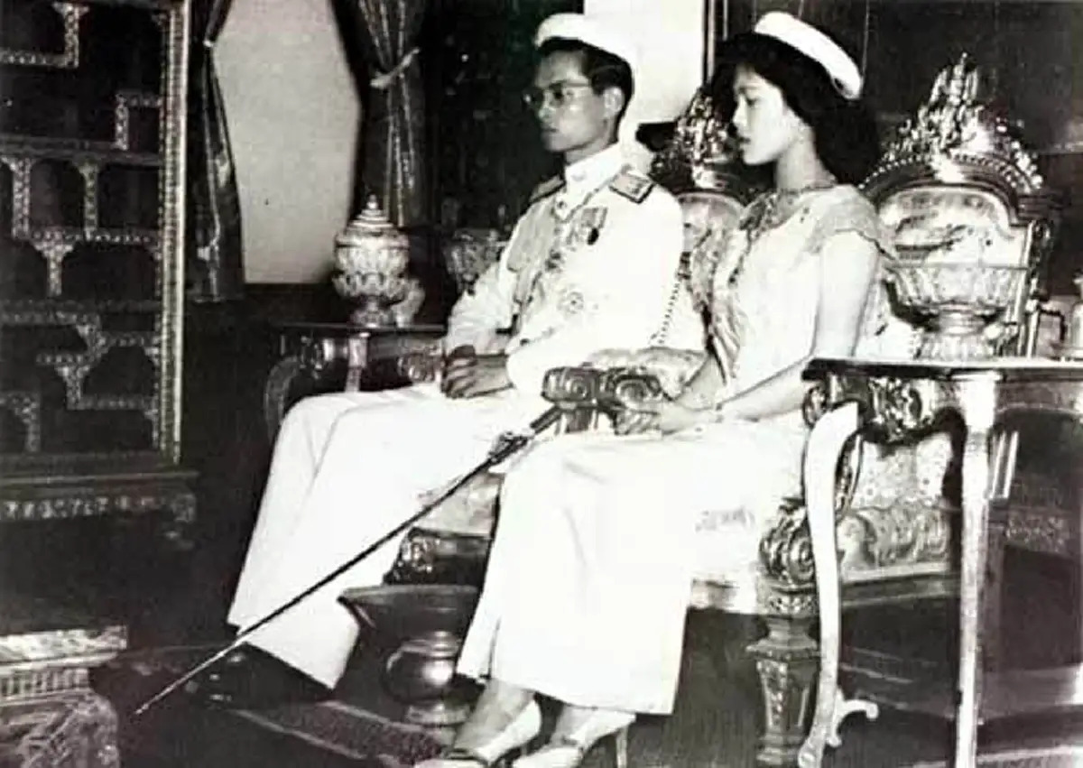 เปิดภาพหาชมยาก!!! ย้อนชมช่วงเวลาแห่งความปลาบปลื้มใจ ในพระราชพิธีราชาภิเษกสมรส "ในหลวงรัชกาลที่ 9" และ "พระราชินี" วันที่ 28 เม.ย. 2493