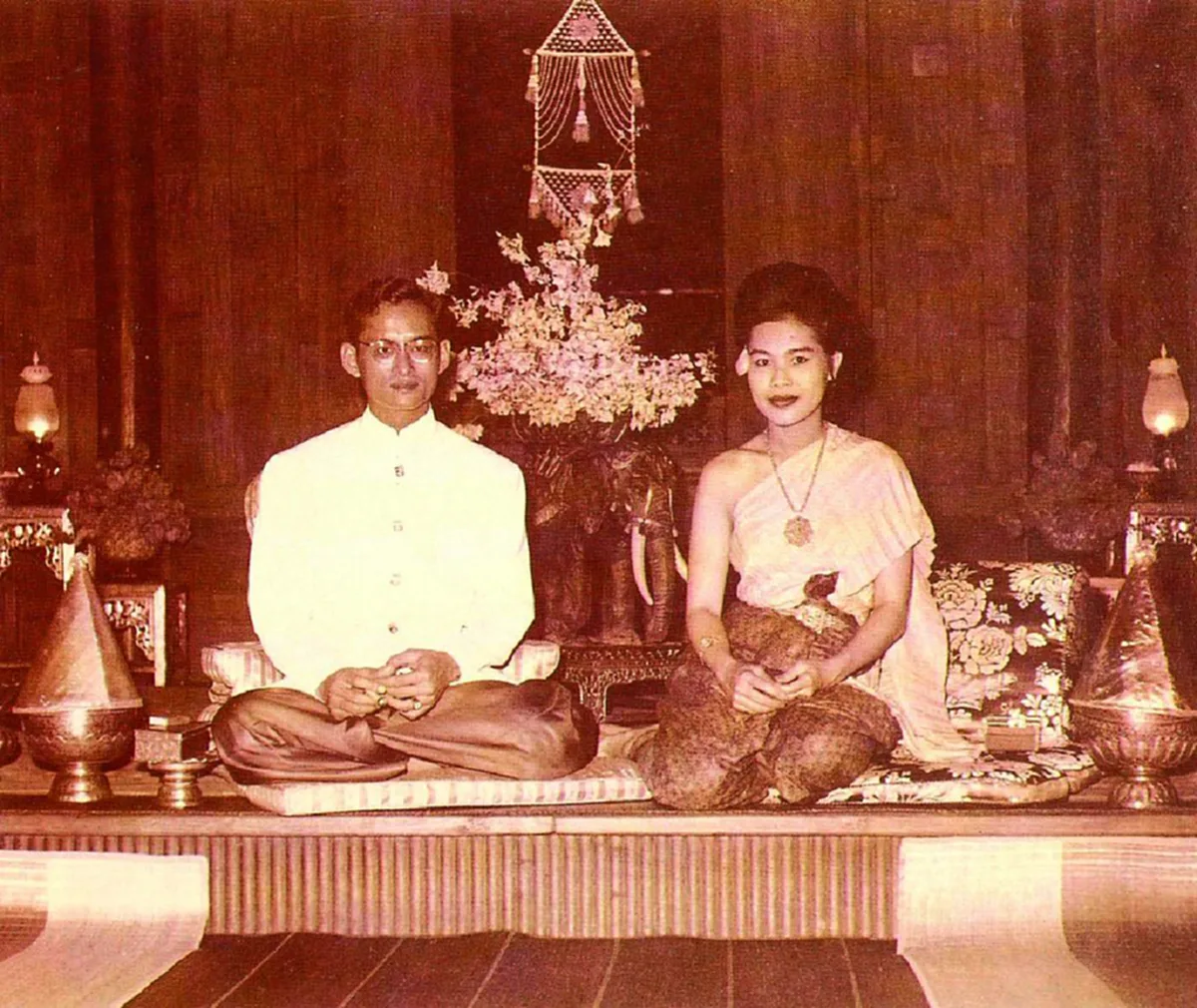 เปิดภาพหาชมยาก!!! ย้อนชมช่วงเวลาแห่งความปลาบปลื้มใจ ในพระราชพิธีราชาภิเษกสมรส "ในหลวงรัชกาลที่ 9" และ "พระราชินี" วันที่ 28 เม.ย. 2493