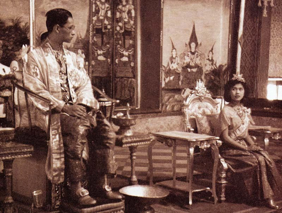 เปิดภาพหาชมยาก!!! ย้อนชมช่วงเวลาแห่งความปลาบปลื้มใจ ในพระราชพิธีราชาภิเษกสมรส "ในหลวงรัชกาลที่ 9" และ "พระราชินี" วันที่ 28 เม.ย. 2493