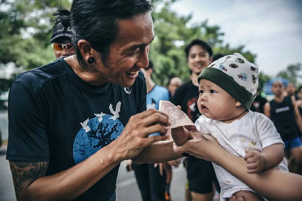 เก็บตกวินาที ภาพวันแรก จนวันสุดท้าย กับผู้ชายที่ชื่อ ตูน บอดี้สแลม (ภาพชุด) 