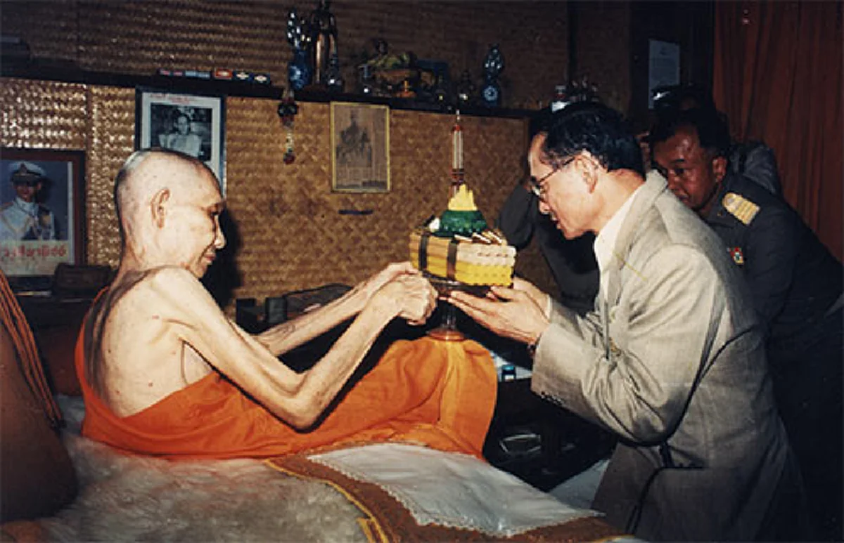 ภาพเก่า...เล่าเรื่องได้!! กับเรื่องราวที่หลายคนอาจไม่เคยรู้...เกี่ยวกับ "รูปถ่ายของในหลวงรัชกาลที่ ๙ กับหลวงพ่อเกษม เขมโก"!!