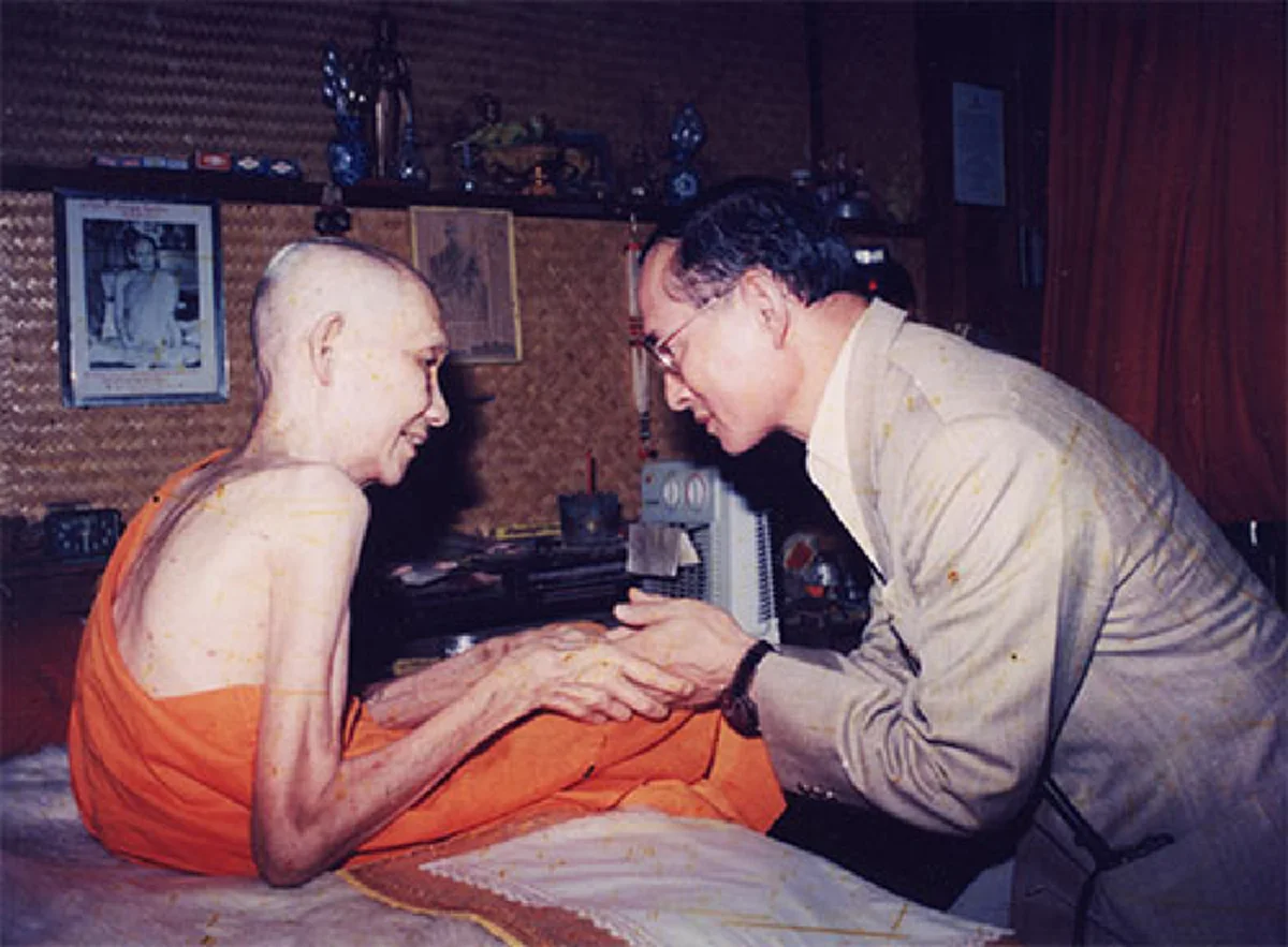 ย้อนดู "คำพยากรณ์ของหลวงพ่อเกษม" กันอีกครั้ง ... เมื่อ "ในหลวงรัชกาลที่ ๙" ทรงถามถึง "อดีตชาติ" ของพระองค์ว่าเคยเกิดเป็นใคร?!!