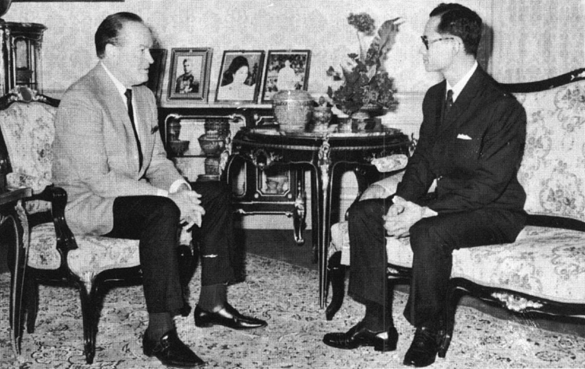 "พระราชอารมณ์ขัน" ... เมื่อ "บ็อบ โฮป" นำวงดนตรีเล่นถวายในหลวงที่วังสวนจิตรฯ...
