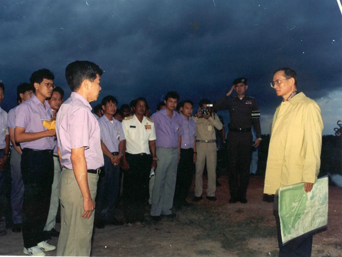 น้ำตาไหลไม่รู้ตัว!! ย้อนคำพูด "ดร.สุเมธ" เล่าถึงในหลวง ทรงขออะไร จากคนไทย ขอพระองค์ทรงพระเจริญ (มีคลิป)