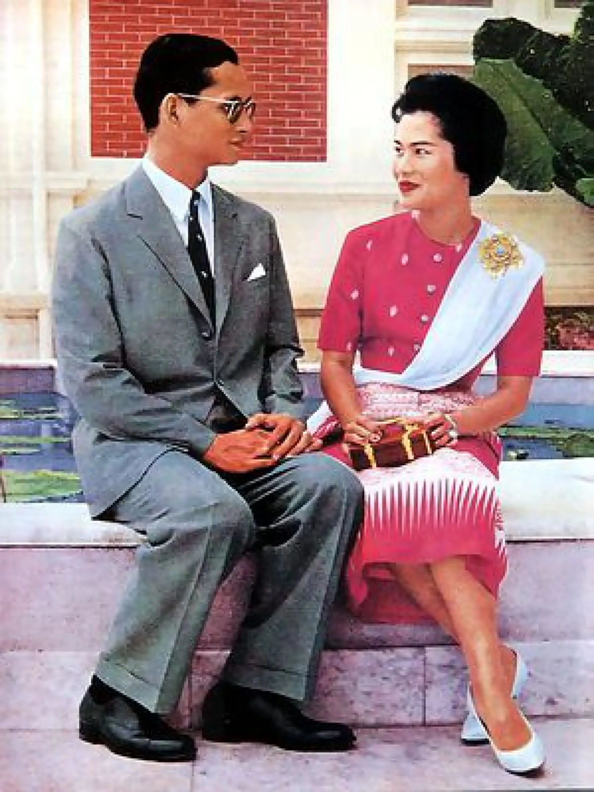 รักแห่งแผ่นดิน..ที่สุดแห่งความประทับใจเมื่อในหลวง-ราชินีทรงฮันนีมูน