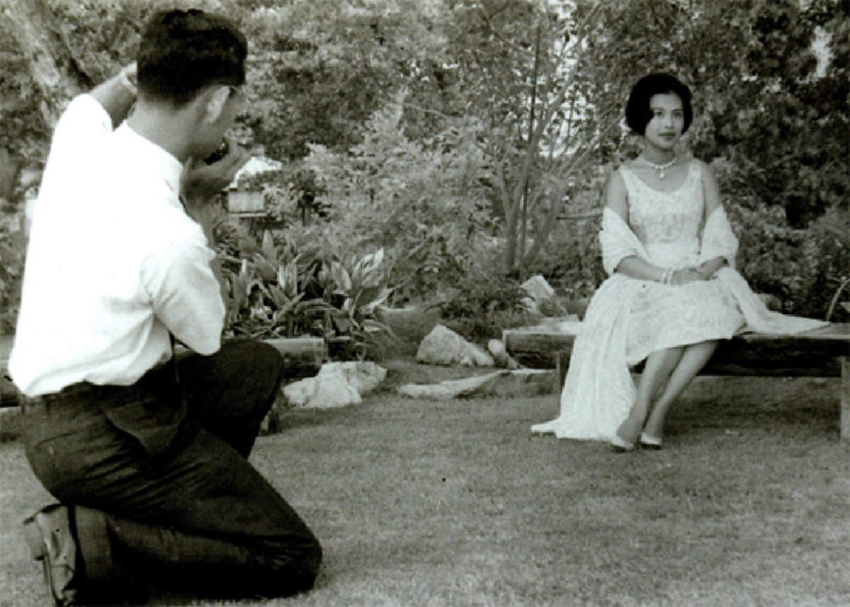 เราไม่เคยทิ้งรูปถ่ายของเธอแม้แต่สักภาพเดียว...คำพูดสุดซึ้งของพ่อหลวงเมื่อครั้งหนึ่งเคยทรงตรัสไว้ว่า เราชอบถ่ายภาพภรรยาด้วยตัวเราเอง(ชมภาพ)