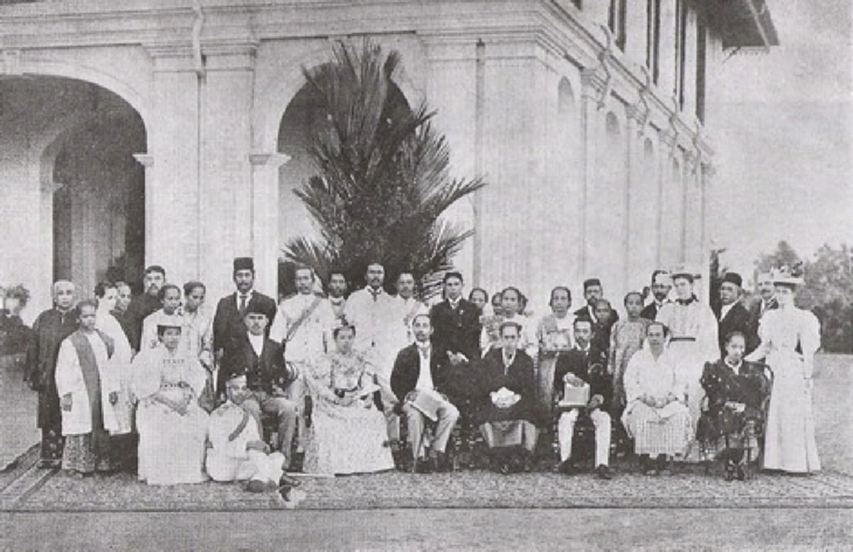 ภาพประวัติศาสตร์หาชมยาก! เมื่อครั้งพระบาทสมเด็จพระจุลจอมเกล้าฯ เสด็จประพาสต่างแดน...