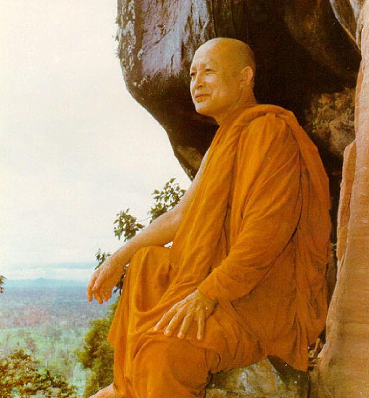 มุมน่ารักของพระป่า!! ... เมื่อหลวงพ่อจวน "ผิดคิว" นึกว่า พล.ต.อ.วสิษฐ เป็น "ในหลวง"!!