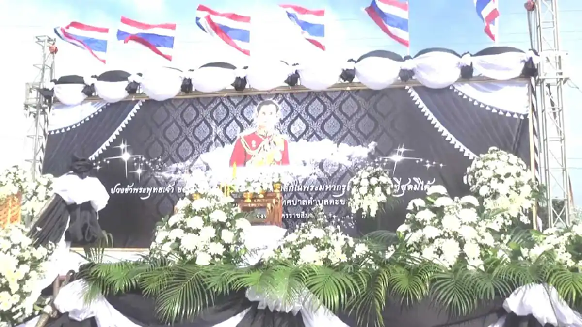 ชาวโคราชร่วมทำบุญตักบาตรเนื่องในวันคล้ายวันเฉลิมพระชนมพรรษาในหลวงรัชกาลที่ ๙(มีคลิปข่าว)