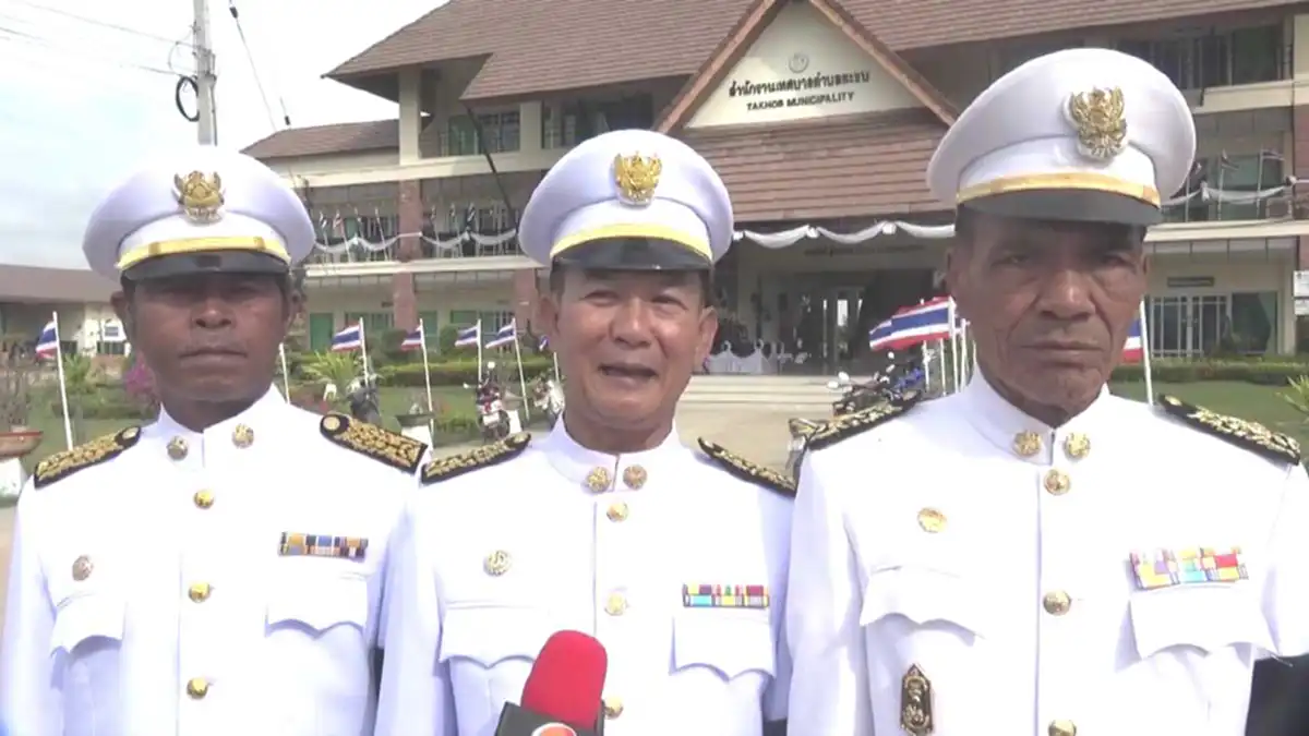 ชาวโคราชร่วมทำบุญตักบาตรเนื่องในวันคล้ายวันเฉลิมพระชนมพรรษาในหลวงรัชกาลที่ ๙(มีคลิปข่าว)