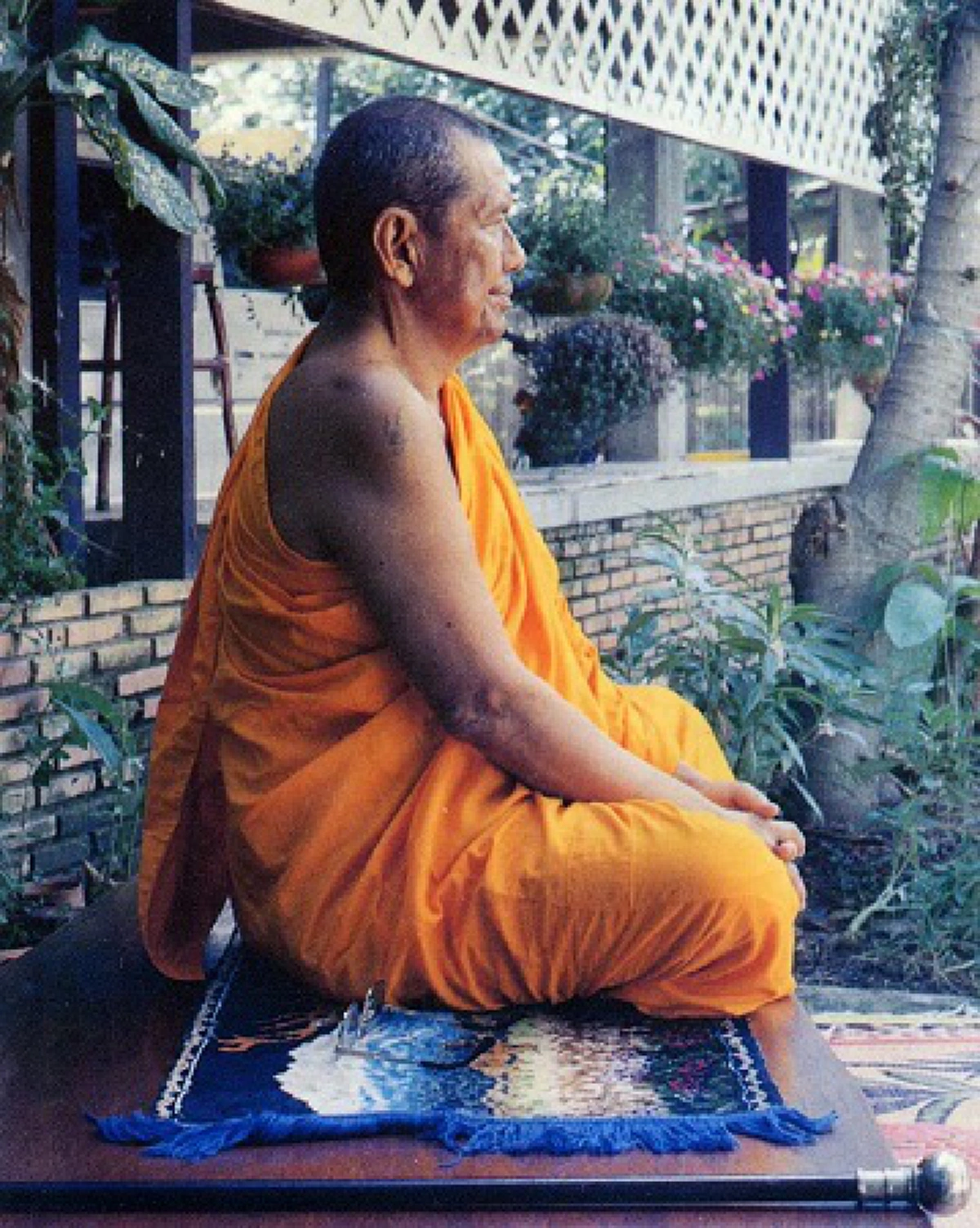 ยิ่งกว่า The Walking Dead!! หลวงพ่อฤๅษีลิงดำเล่าประสบการณ์เจอ "ผีปอบ" วิ่งกันเพ่นพ่าน ... ต้องใช้ "ผ้ายันต์แดง" ไล่ ปอบตัวไหนเห็นก็กลัว!!